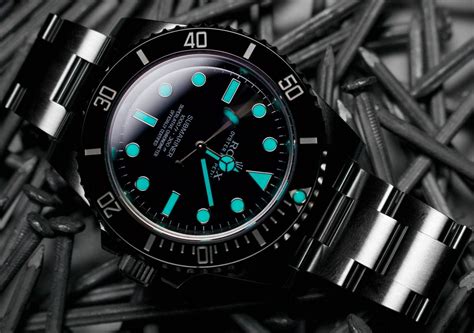 fluoreszierende pillen rolex|luminescent material rolex.